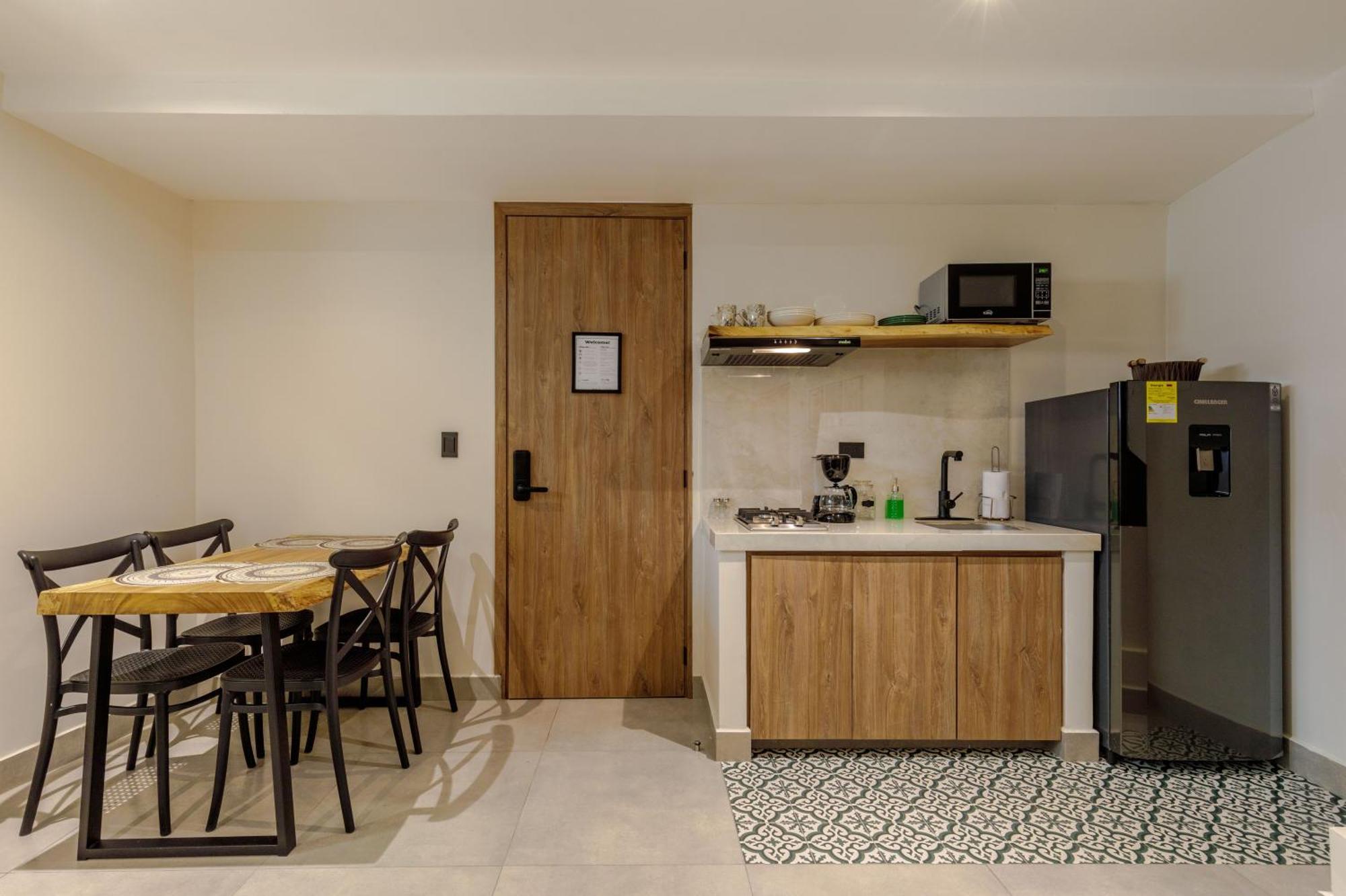 De La Cruz Apartahotel