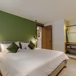 De La Cruz Studio Apartments