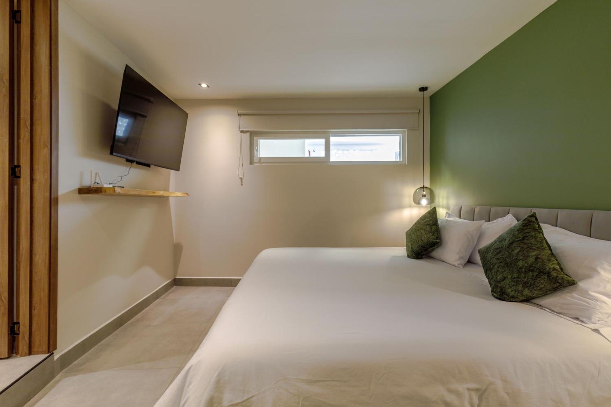 De La Cruz Aparthotel 4*