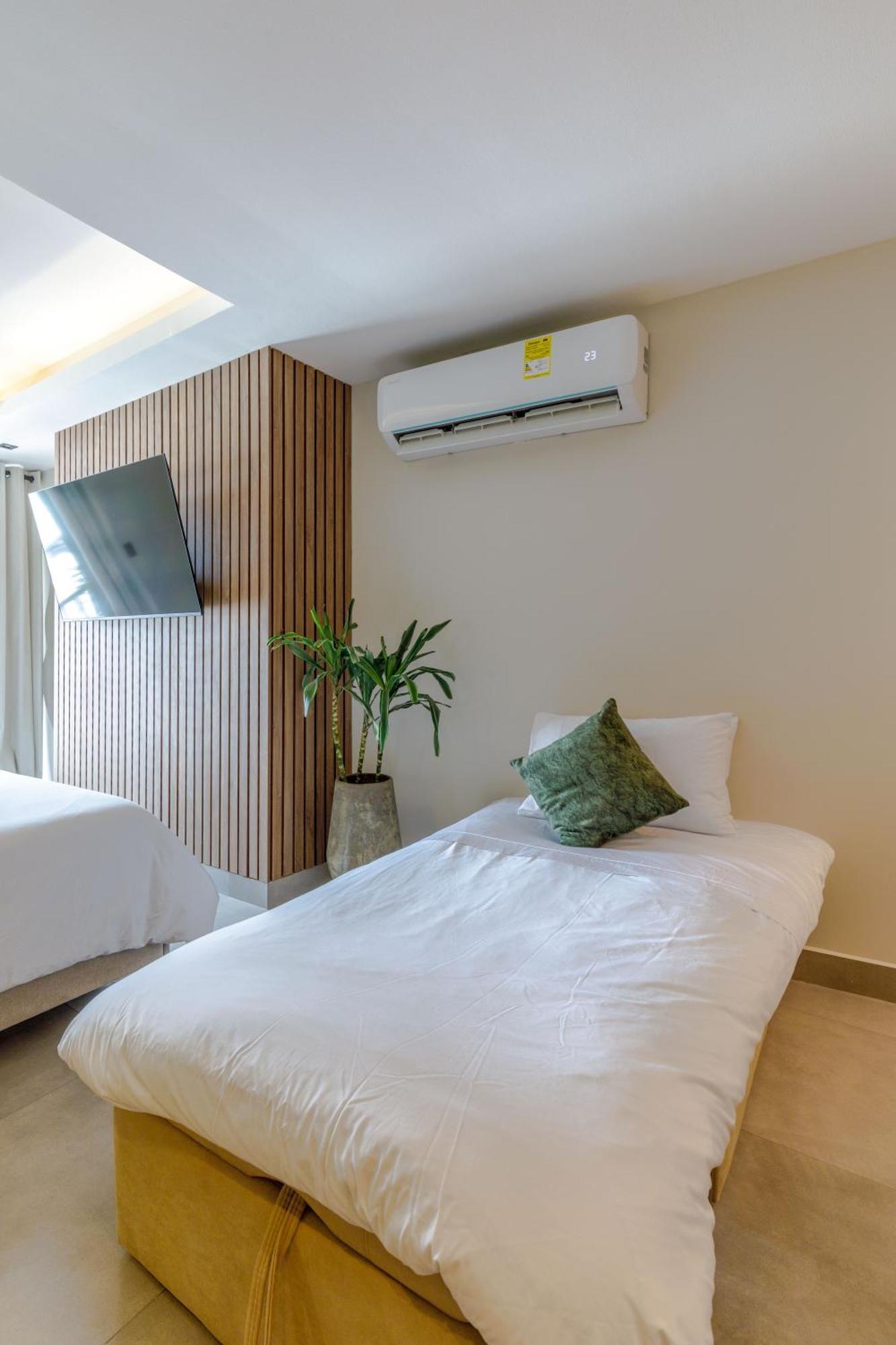 De La Cruz Aparthotel 4*