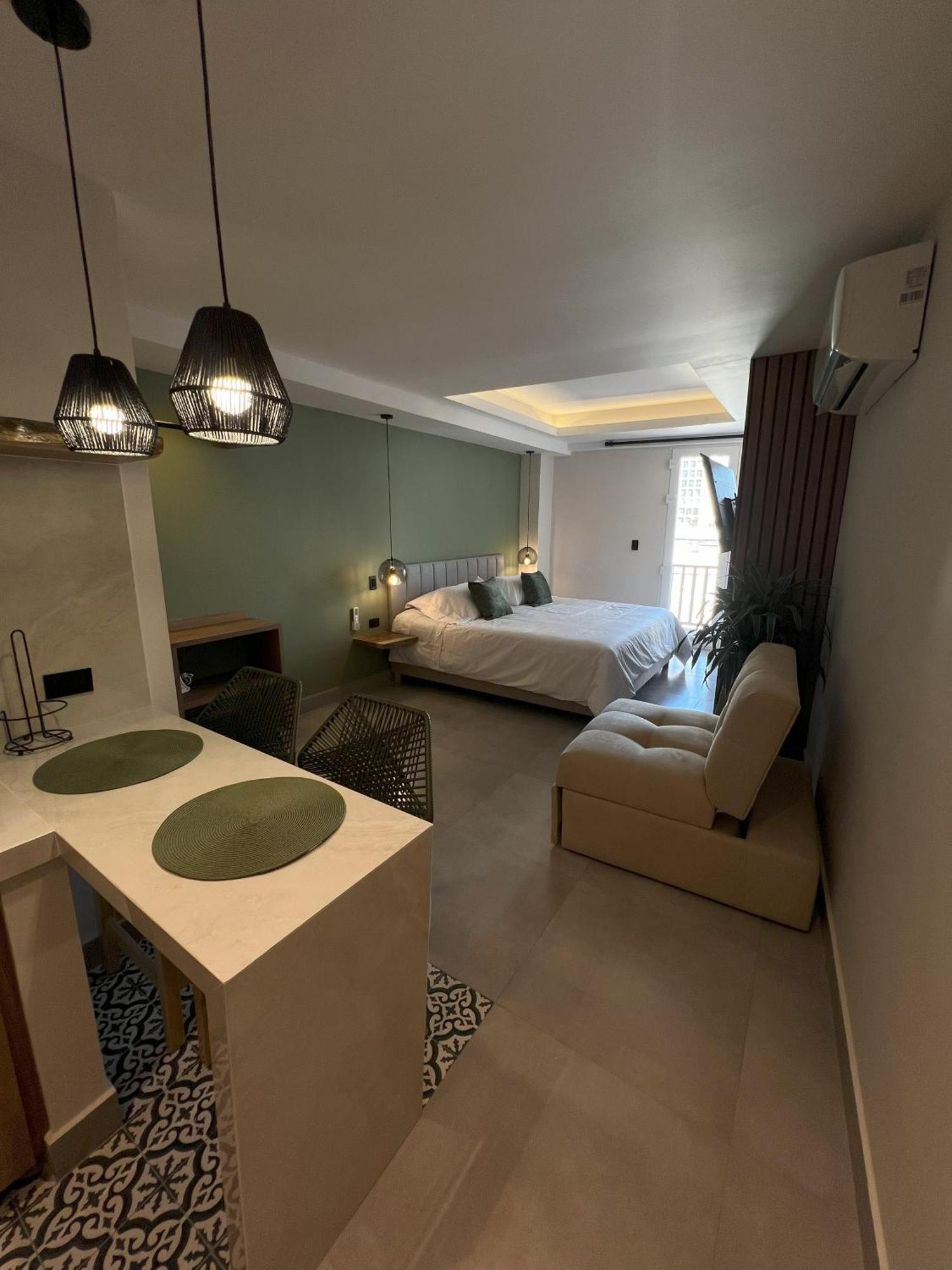 De La Cruz Aparthotel 4*