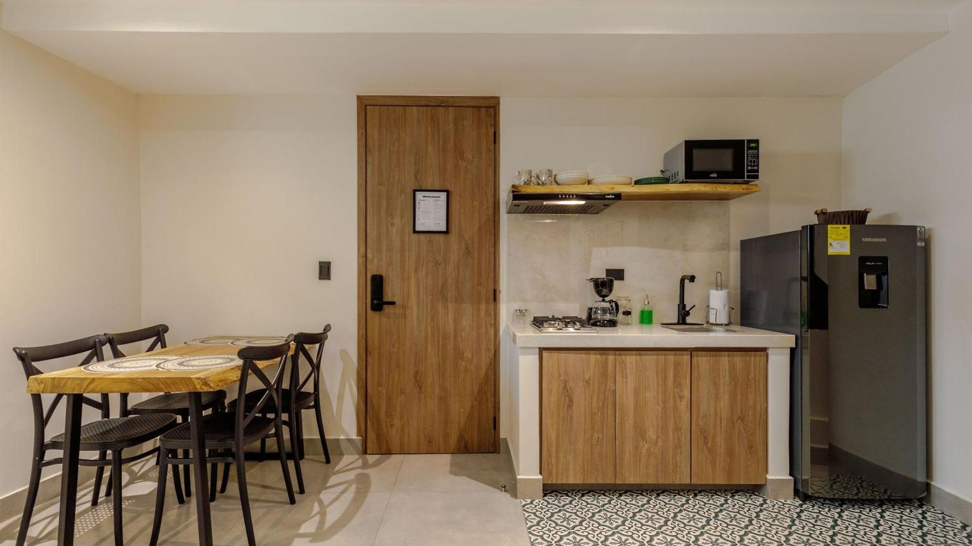De La Cruz Apartahotel