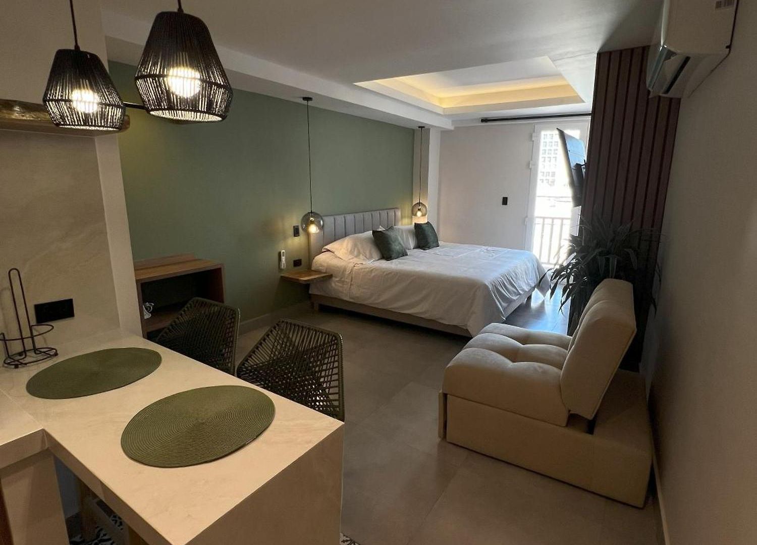 De La Cruz Apartahotel 4*