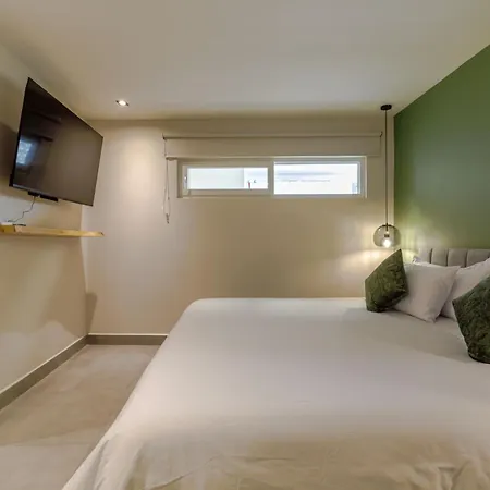 De La Cruz Aparthotel 4*