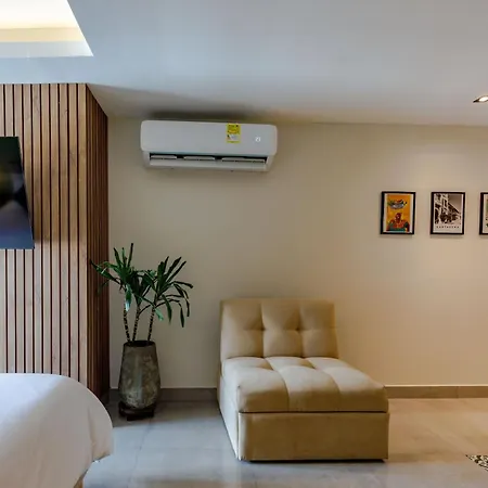 De La Cruz Aparthotel 4*