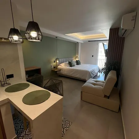 De La Cruz Aparthotel 4*